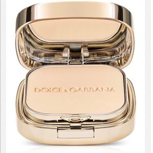 Dolce and Gabbana Perfect Matte Powder Foundation